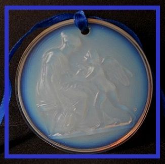 Striking Sabino Opalescent Glass Woman Angel & Lyre Medallion. MINT Striking Sabino Opalescent Glass Woman Angel & Lyre Medallion. MINT