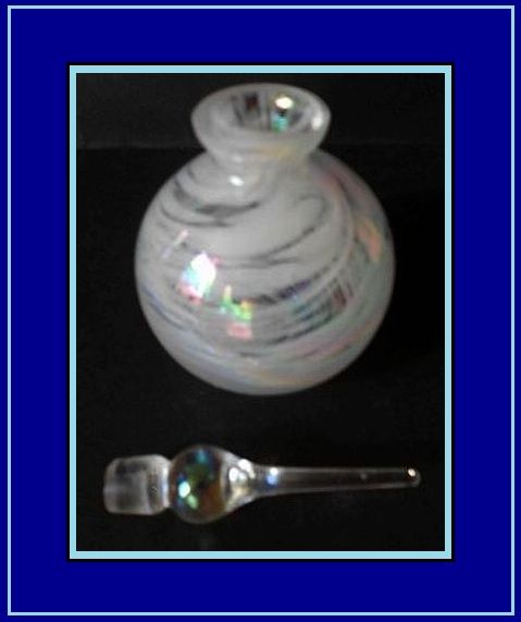 A Beautiful Vintage English Opal Lustre Glass Perfume Scent Bottle circa 1981. MINT & UNIQUE A Beautiful Vintage English Opal Lustre Glass Perfume Scent Bottle circa 1981. MINT & UNIQUE