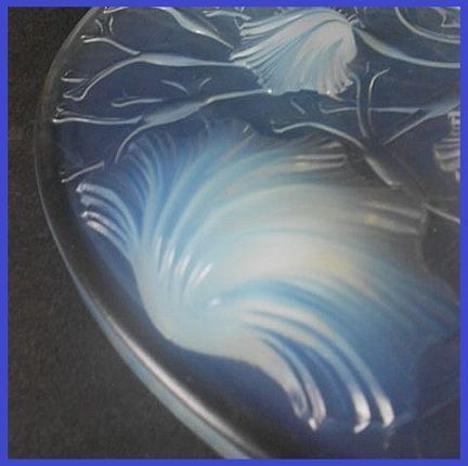 FIVE PIECE Verlys France 'Les Coquillages' Opalescent Glass Trivet & Coaster Companion Set FIVE PIECE Verlys France 'Les Coquillages' Opalescent Glass Trivet & Coaster Companion Set