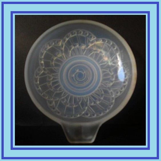 1930s French Opalescent Glass Set of Four Ashtray - Dishes by Sevres 1930s French Opalescent Glass Set of Four Ashtray - Dishes by Sevres