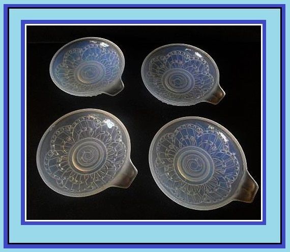 1930s French Opalescent Glass Set of Four Ashtray - Dishes by Sevres 1930s French Opalescent Glass Set of Four Ashtray - Dishes by Sevres