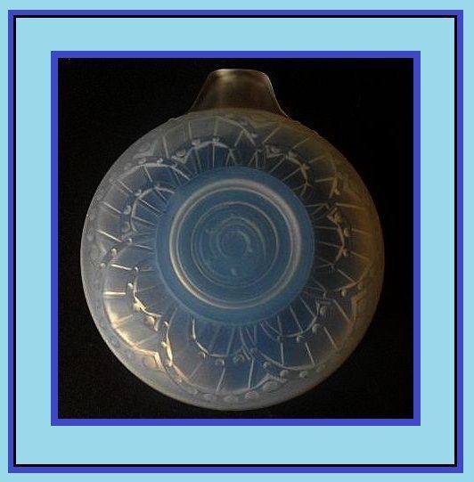 1930s French Opalescent Glass Set of Four Ashtray - Dishes by Sevres 1930s French Opalescent Glass Set of Four Ashtray - Dishes by Sevres