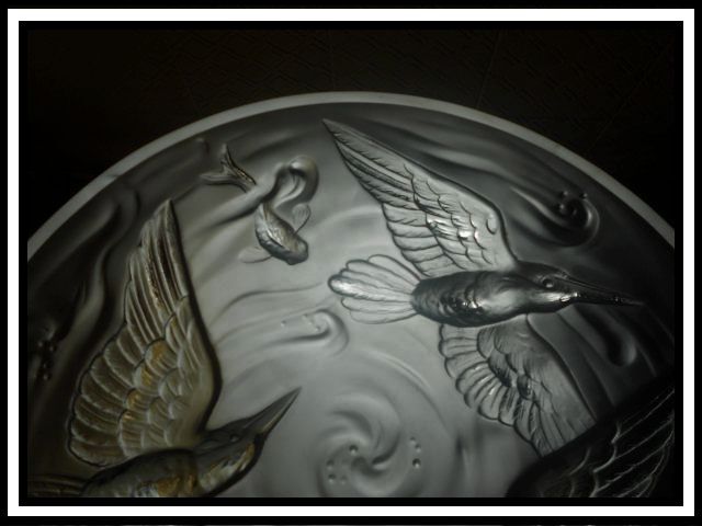 Verlys Kingfisher Pattern Large Satin Frosted Glass Charger Bowl. MINT. Verlys Kingfisher Pattern Large Satin Frosted Glass Charger Bowl. MINT.