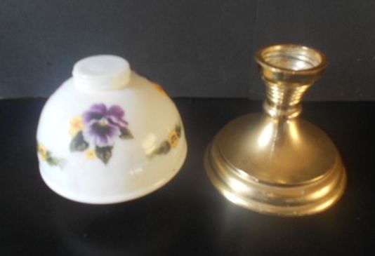 Enchanting English Vintage Milk Glass Oil / Kerosene Lamp. Circa 1968. MINT CONDITION Enchanting English Vintage Milk Glass Oil / Kerosene Lamp. Circa 1968. MINT CONDITION