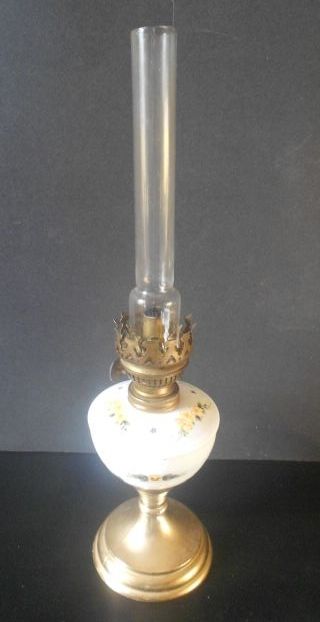 Enchanting English Vintage Milk Glass Oil / Kerosene Lamp. Circa 1968. MINT CONDITION Enchanting English Vintage Milk Glass Oil / Kerosene Lamp. Circa 1968. MINT CONDITION