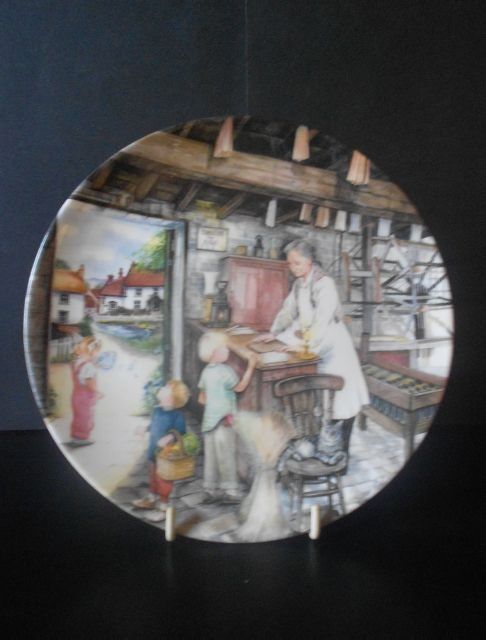 Royal Doulton Limited Edition Porcelain Ceramic Plate by Susan Neale Royal Doulton Limited Edition Porcelain Ceramic Plate by Susan Neale