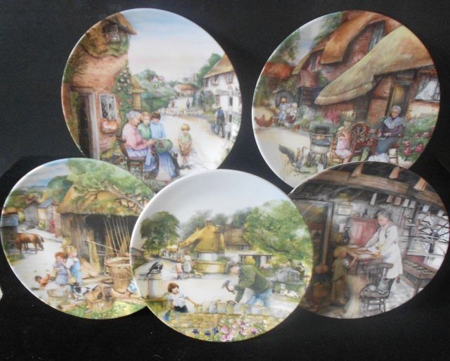 Royal Doulton Limited Edition Porcelain Ceramic Plate by Susan Neale Royal Doulton Limited Edition Porcelain Ceramic Plate by Susan Neale