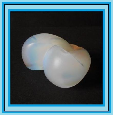 Quality Opalescent Glass Heart Paperweight by Lalique Quality Opalescent Glass Heart Paperweight by Lalique