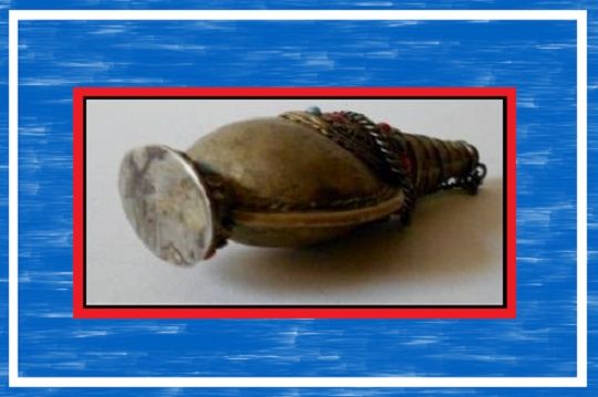 Early 20th Century Oriental Nepalese Silver Temple Pedestal Pagoda Snuff Bottle Early 20th Century Oriental Nepalese Silver Temple Pedestal Pagoda Snuff Bottle