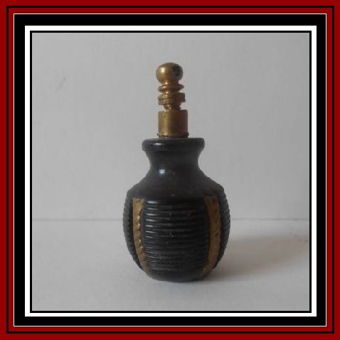 Oriental Nepalese Hardwood Snuff Bottle - Mid 20th Century Vintage Original Oriental Nepalese Hardwood Snuff Bottle - Mid 20th Century Vintage Original