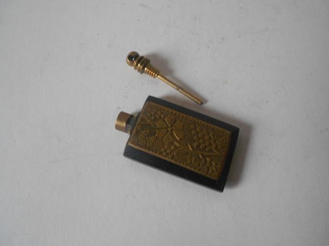 Vintage Original Oriental Carved Stone & Yellow Metal Bottle - From Nepal, Mid 20th century. Vintage Original Oriental Carved Stone & Yellow Metal Bottle - From Nepal, Mid 20th century.