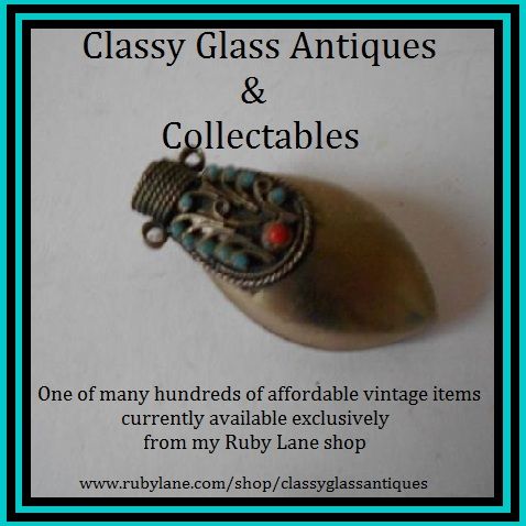 Early 20th century Oriental Nepalese Silver Petal Shaped Snuff Bottle Early 20th century Oriental Nepalese Silver Petal Shaped Snuff Bottle