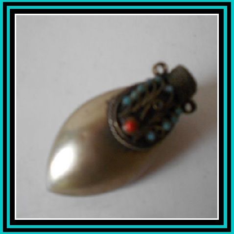 Early 20th century Oriental Nepalese Silver Petal Shaped Snuff Bottle Early 20th century Oriental Nepalese Silver Petal Shaped Snuff Bottle