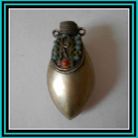 Early 20th century Oriental Nepalese Silver Petal Shaped Snuff Bottle Early 20th century Oriental Nepalese Silver Petal Shaped Snuff Bottle