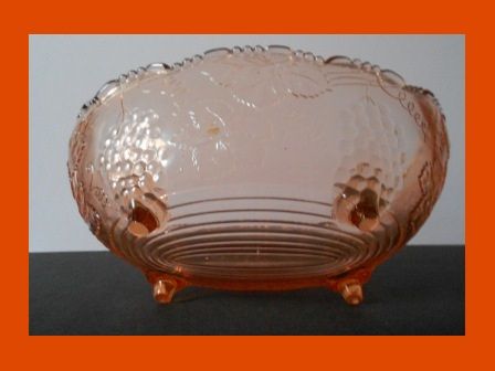 German Art Deco. Scarce, 'Rüdesheim' Pattern Pink / Peach Glass Bowl by Walther & Sohne German Art Deco. Scarce, 'Rüdesheim' Pattern Pink / Peach Glass Bowl by Walther & Sohne