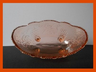 German Art Deco. Scarce, 'Rüdesheim' Pattern Pink / Peach Glass Bowl by Walther & Sohne German Art Deco. Scarce, 'Rüdesheim' Pattern Pink / Peach Glass Bowl by Walther & Sohne