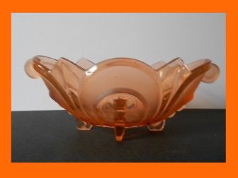 1930s German Art Deco Peach - Pink Glass 'Irene' Pattern Fruit Bowl by Walther & Sohne 1930s German Art Deco Peach - Pink Glass 'Irene' Pattern Fruit Bowl by Walther & Sohne