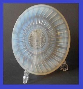 LARGE 1930s French Art Deco Opalescent Glass Bowl `Chrysanthemum' pattern by Andre Hunebelle LARGE 1930s French Art Deco Opalescent Glass Bowl `Chrysanthemum' pattern by Andre Hunebelle