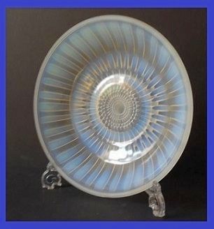 LARGE 1930s French Art Deco Opalescent Glass Bowl `Chrysanthemum' pattern by Andre Hunebelle LARGE 1930s French Art Deco Opalescent Glass Bowl `Chrysanthemum' pattern by Andre Hunebelle