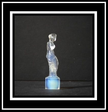 Venus de Milo Opalescent Crystal Art Glass Figurine by Sabino Venus de Milo Opalescent Crystal Art Glass Figurine by Sabino