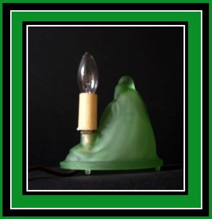 1930s Art Deco Press Moulded Depression Uranium Glass Courting Couple Table Lamp 1930s Art Deco Press Moulded Depression Uranium Glass Courting Couple Table Lamp