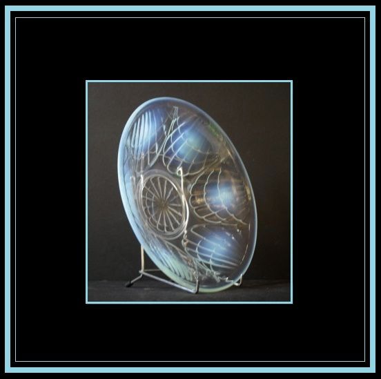 English 1930s Art Deco Opalescent Glass Bowl by Jobling English 1930s Art Deco Opalescent Glass Bowl by Jobling