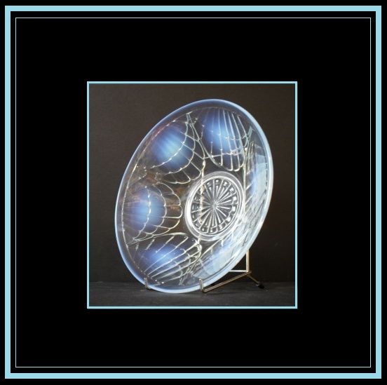 English 1930s Art Deco Opalescent Glass Bowl by Jobling English 1930s Art Deco Opalescent Glass Bowl by Jobling