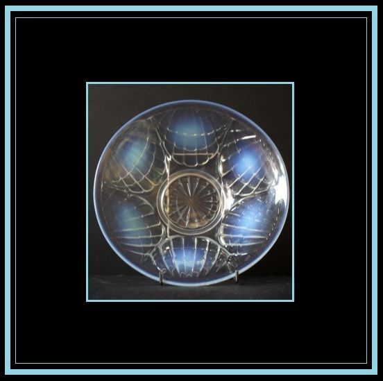 English 1930s Art Deco Opalescent Glass Bowl by Jobling English 1930s Art Deco Opalescent Glass Bowl by Jobling