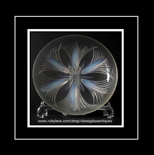Stunning French Art Deco Opalescent Glass Bowl by Verlys France "Les epis" pattern. Signed. Stunning French Art Deco Opalescent Glass Bowl by Verlys France "Les epis" pattern. Signed.