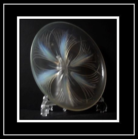 Stunning French Art Deco Opalescent Glass Bowl by Verlys France "Les epis" pattern. Signed. Stunning French Art Deco Opalescent Glass Bowl by Verlys France "Les epis" pattern. Signed.
