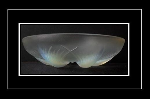Stunning French Art Deco Opalescent Glass Bowl by Verlys France "Les epis" pattern. Signed. Stunning French Art Deco Opalescent Glass Bowl by Verlys France "Les epis" pattern. Signed.