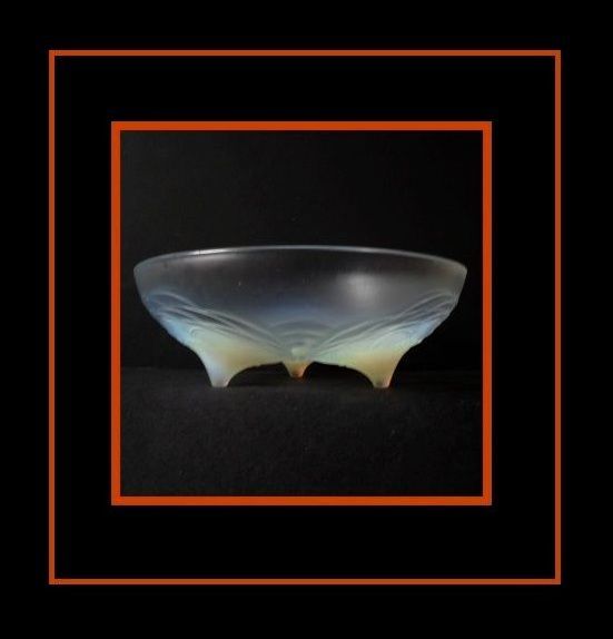 Rare 1930s French Art Deco Opalescent Glass Bowl by Sabino Rare 1930s French Art Deco Opalescent Glass Bowl by Sabino