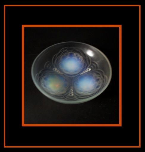 Rare 1930s French Art Deco Opalescent Glass Bowl by Sabino Rare 1930s French Art Deco Opalescent Glass Bowl by Sabino