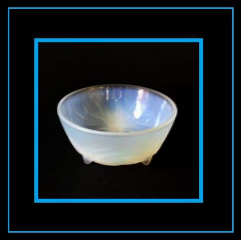 French Art Deco Choisy-le-Roi Opalescent Glass Bowl by Etling. Signed French Art Deco Choisy-le-Roi Opalescent Glass Bowl by Etling. Signed