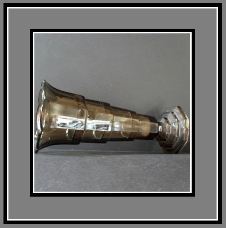 Smoked Amber Tint Glass 1930s Art Deco 'Skyscraper' Vase by Val Saint Lambert - LUXVAL Scailmont, Belgium. Smoked Amber Tint Glass 1930s Art Deco 'Skyscraper' Vase by Val Saint Lambert - LUXVAL Scailmont, Belgium.