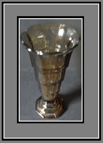 Smoked Amber Tint Glass 1930s Art Deco 'Skyscraper' Vase by Val Saint Lambert - LUXVAL Scailmont, Belgium. Smoked Amber Tint Glass 1930s Art Deco 'Skyscraper' Vase by Val Saint Lambert - LUXVAL Scailmont, Belgium.