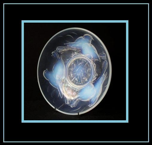 Beautiful 1930s French Art Deco opalescent glass bowl by Ezan. Signed Beautiful 1930s French Art Deco opalescent glass bowl by Ezan. Signed