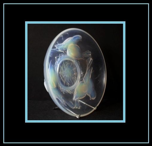 Beautiful 1930s French Art Deco opalescent glass bowl by Ezan. Signed Beautiful 1930s French Art Deco opalescent glass bowl by Ezan. Signed