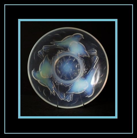 Beautiful 1930s French Art Deco opalescent glass bowl by Ezan. Signed Beautiful 1930s French Art Deco opalescent glass bowl by Ezan. Signed