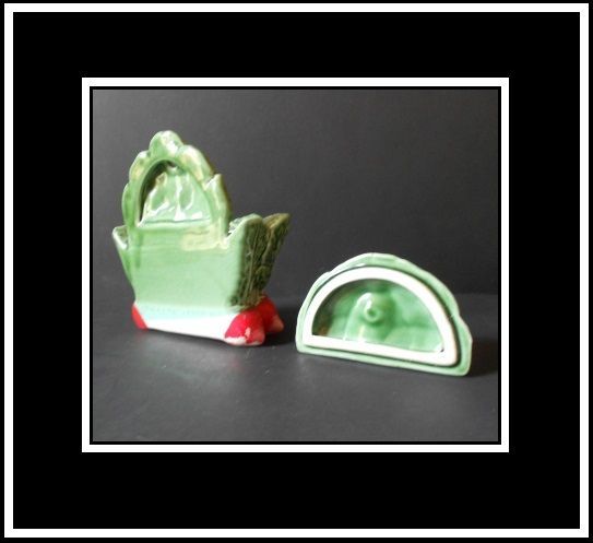 Vintage Portuguese Majolica lidded wall pocket box Vintage Portuguese Majolica lidded wall pocket box