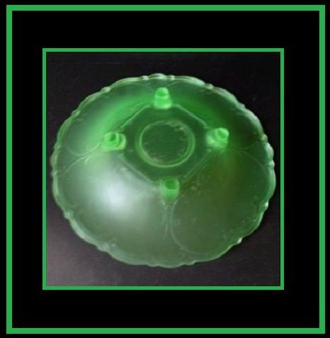 German Art Deco Press Moulded Uranium Glass 3 Part Center Piece Display Set by Walther & Sohne. Gänseliesel & Belvedere Pattern. German Art Deco Press Moulded Uranium Glass 3 Part Center Piece Display Set by Walther & Sohne. Gänseliesel & Belvedere Pattern.
