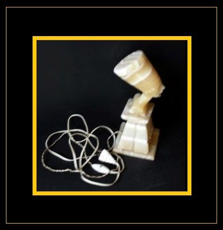 1920s Art Deco Egyptian Alabaster Nefertiti Lamp... 12 inches Tall 1920s Art Deco Egyptian Alabaster Nefertiti Lamp... 12 inches Tall