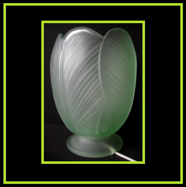 Mint Condition – 1930s English Art Deco press moulded glass lamp by Bagley – Tulip pattern No.3025 Mint Condition – 1930s English Art Deco press moulded glass lamp by Bagley – Tulip pattern No.3025