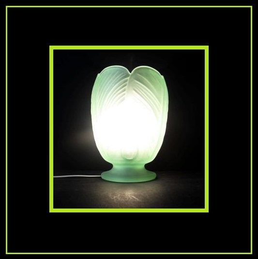 Mint Condition – 1930s English Art Deco press moulded glass lamp by Bagley – Tulip pattern No.3025 Mint Condition – 1930s English Art Deco press moulded glass lamp by Bagley – Tulip pattern No.3025