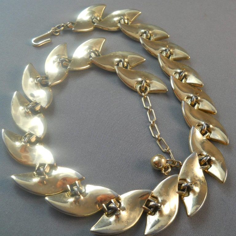 Vintage Trifari Golden Leaves Necklace Vintage Trifari Golden Leaves Necklace