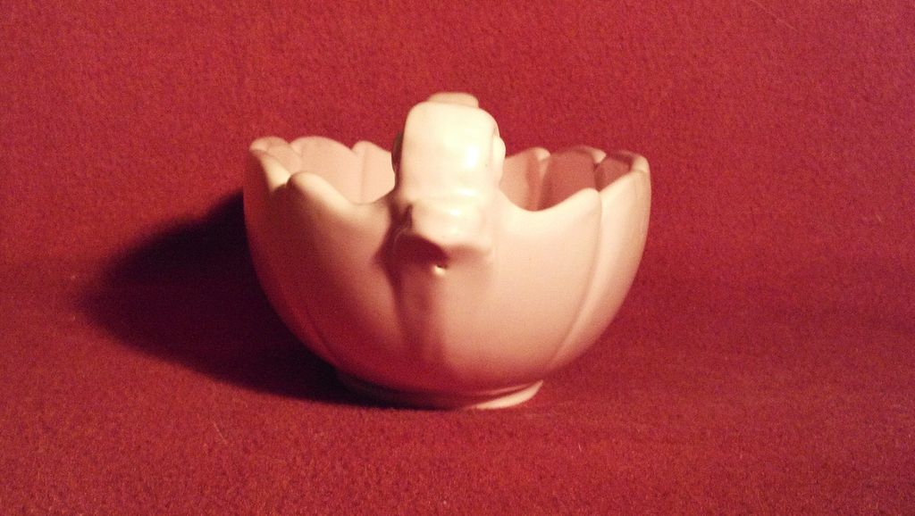 Abingdon 532 Pink Scroll Console Bowl in Perfect Condition Abingdon 532 Pink Scroll Console Bowl in Perfect Condition