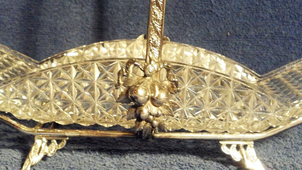 Fruit Bread Server with Relief Design Fruit Bread Server with Relief Design