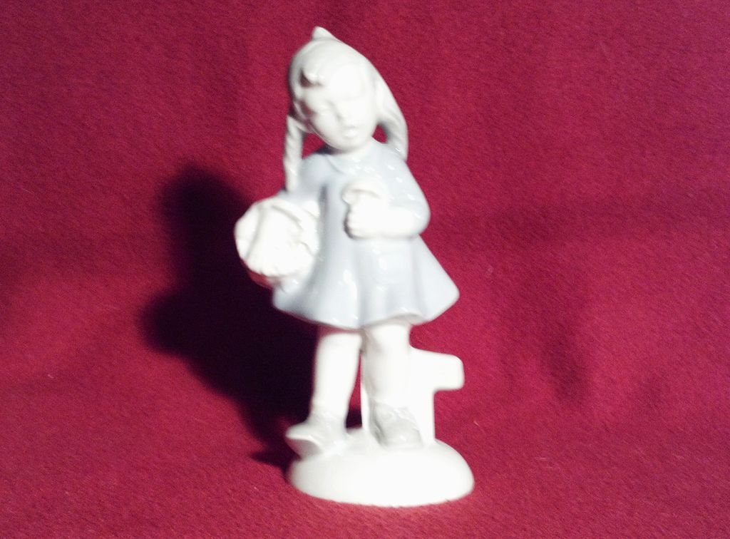 Gerold Porzellan 6711B Mushroom Girl Figurine Gerold Porzellan 6711B Mushroom Girl Figurine