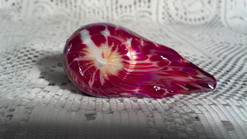 1977 Gibson Glass Magenta & White Bird in Perfect Condition 1977 Gibson Glass Magenta & White Bird in Perfect Condition