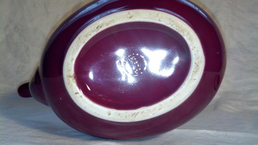 Hall Maroon Teapot in Excellent Condition Hall Maroon Teapot in Excellent Condition